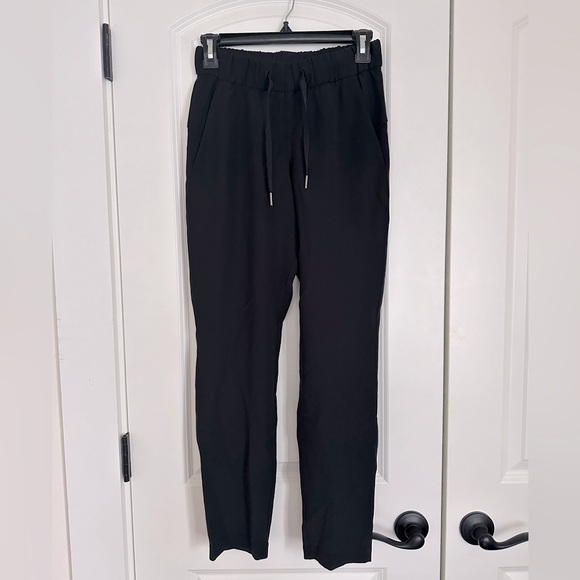 Lululemon On The Fly 7/8 Pant *28 Black Size 4 Front Pockets and Drawstring - Picture 1 of 3